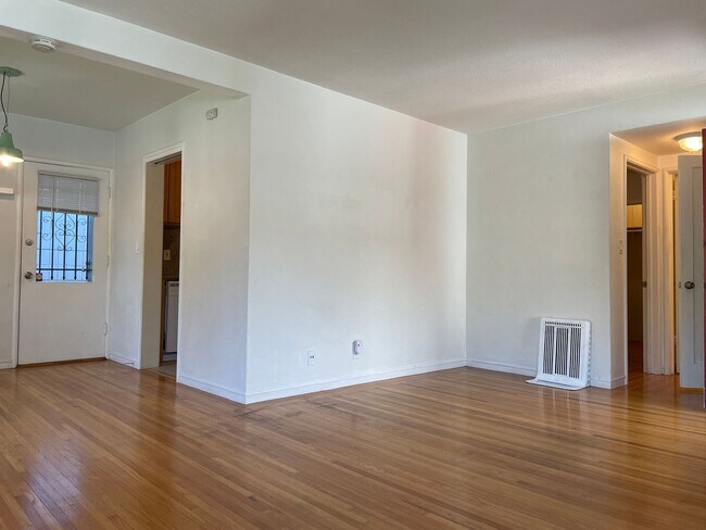 Building Photo - 655 Oakland Ave