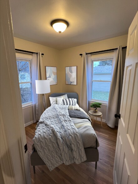 Building Photo - 150 W Harry Ave