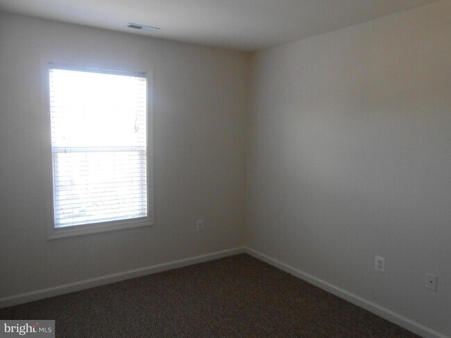 Building Photo - 209 Eastside Ln