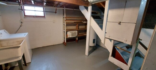 Building Photo - Cute 2 Bedroom Home