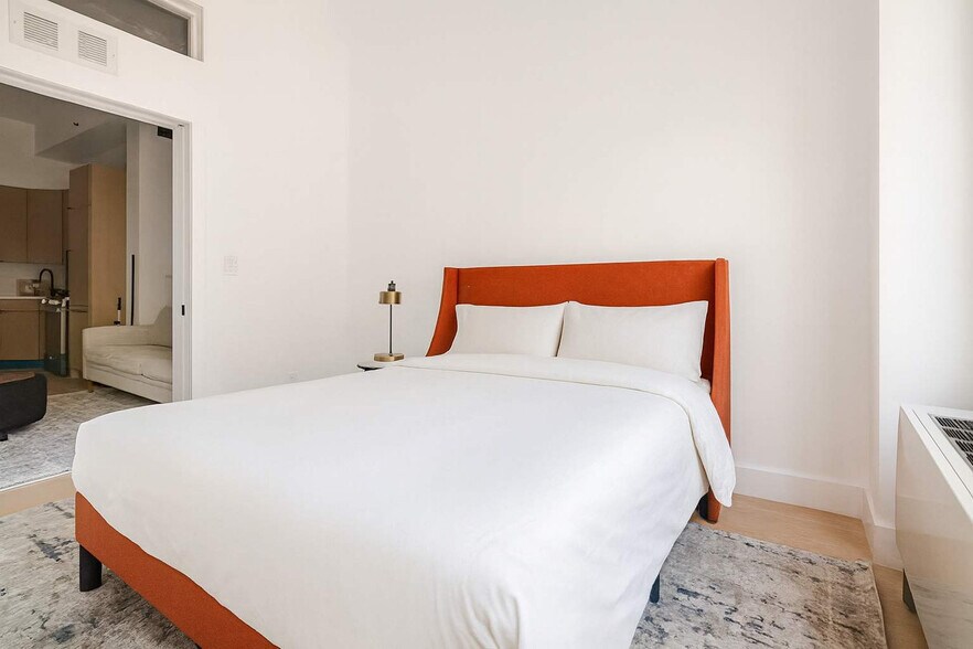 Building Photo - 19 St Marks Pl