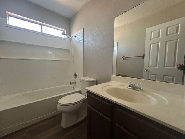 Building Photo - 456 N Glenview