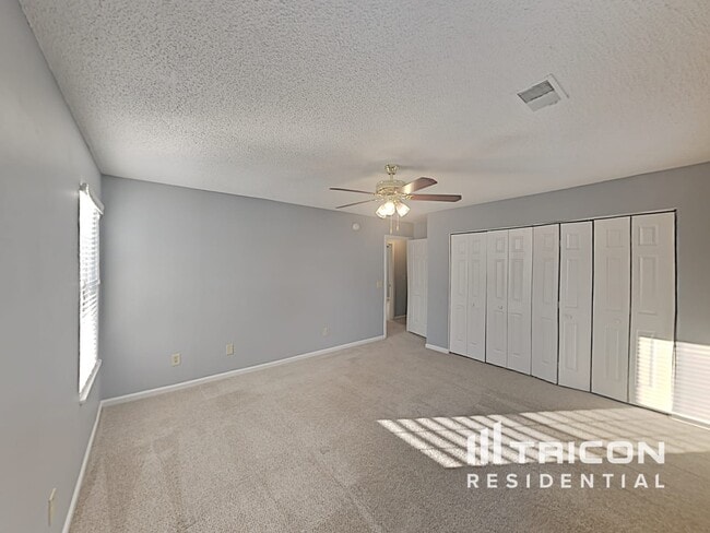 Building Photo - 210 Glen Rose Cir