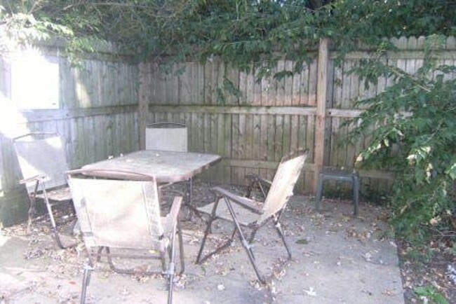 Building Photo - 2 bedroom/1 bath - Available Now