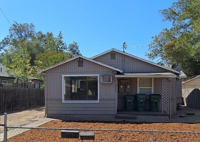 Primary Photo - House plus studio!