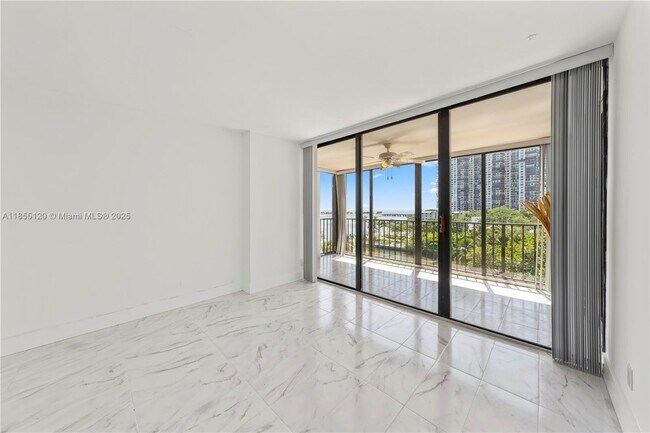Building Photo - 1925 Brickell Ave