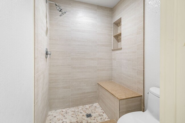 Building Photo - 2262 Martinique Ln