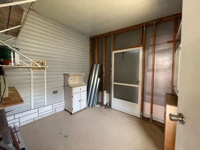 Building Photo - 2 BR 2 BATH Annual Rental in Barefoot Bay Available JUNE 2025