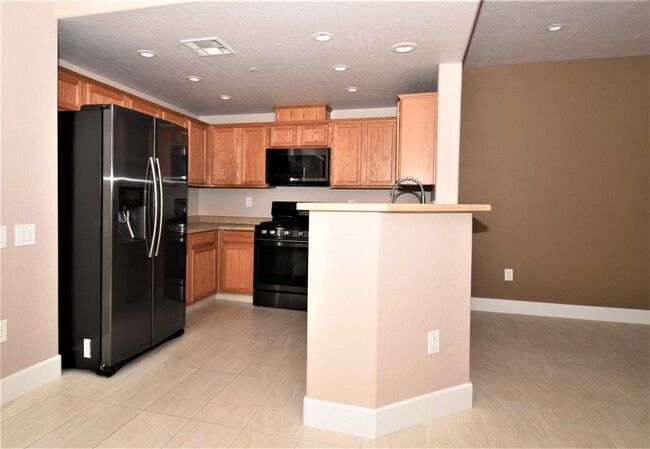 Primary Photo - Fantastic 1 Bedroom Condo With Attached Ga...