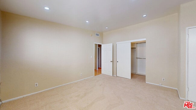 Building Photo - 14007 Milbank St