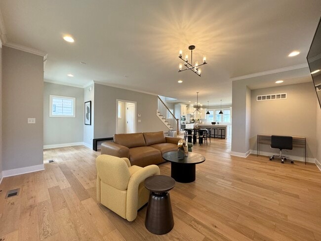 Building Photo - 717 Corbin Terrace