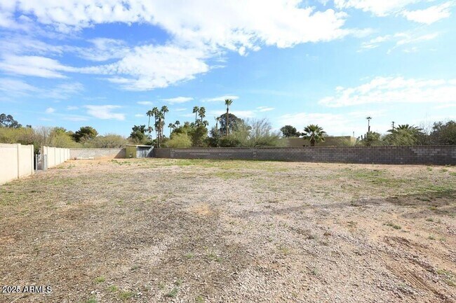Building Photo - 12207 N 70th St