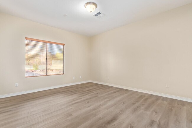 Building Photo - 15330 E Walnut Ln
