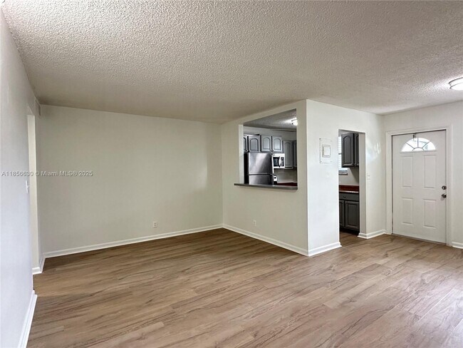 Building Photo - 5661 SW 36th Ct