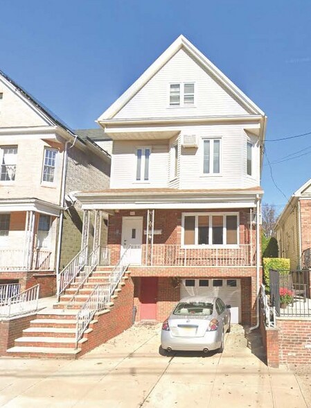 Primary Photo - 31 W 10th St