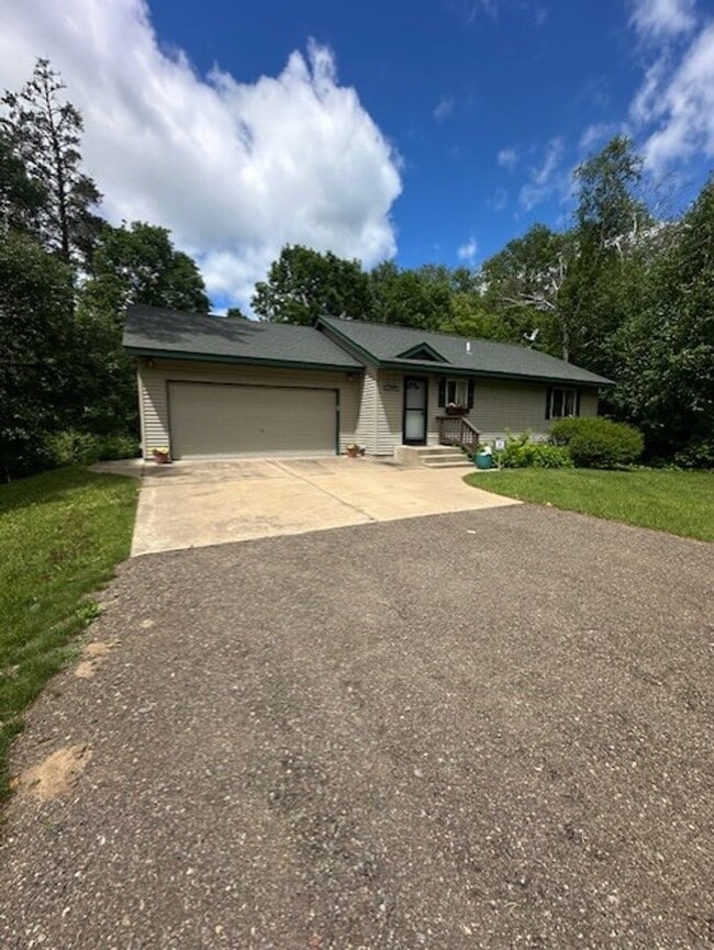 Building Photo - Breezy Point Home 3 bedroom, 2 bath, 2 car Garage