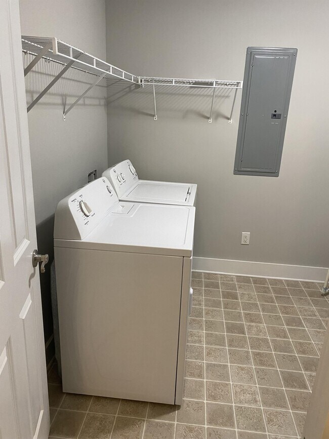 Building Photo - 1641 Carriage Ridge Dr