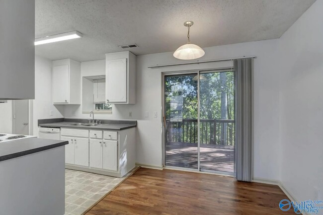 Building Photo - 137 Rebecca Pines Dr