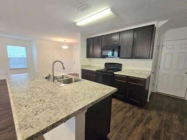 Building Photo - 5860 Magnolia Bend Blvd