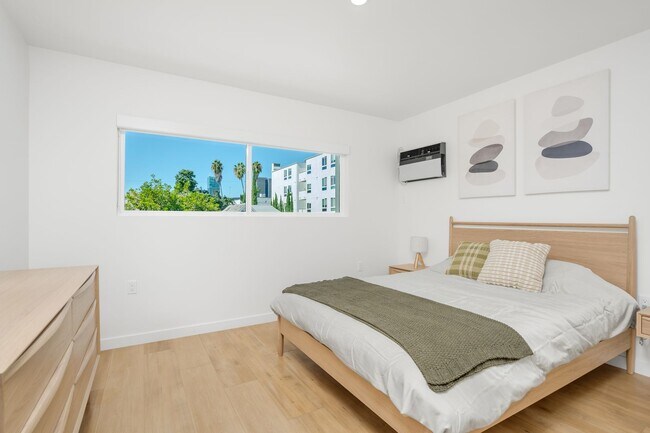 Building Photo - 1422 Tamarind Ave