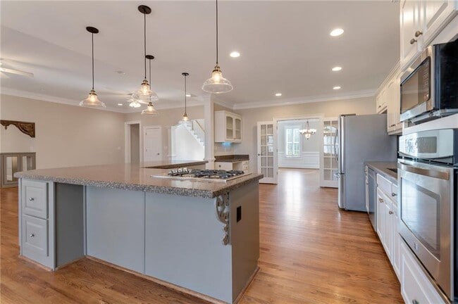 Building Photo - 180 Forest Glen Dr