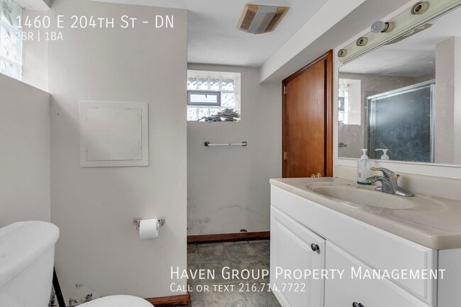 Building Photo - 1460 E 204th St