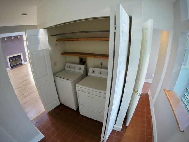 Building Photo - 5444 Claybourne St