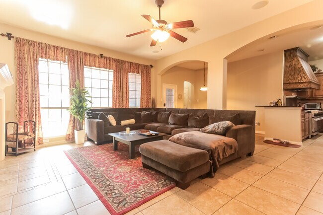 Building Photo - 4226 Meadowview Ln