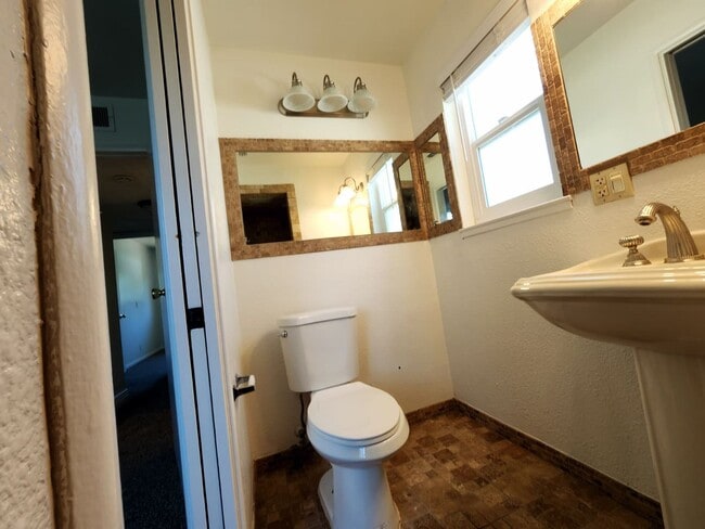 Building Photo - Rancho Cordova 3 Bedroom 2 Bath