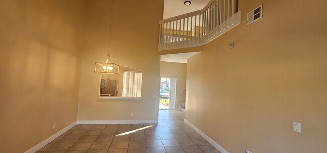 Building Photo - 14560 Laguna Beach Cir