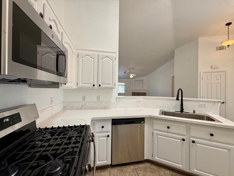 Building Photo - 3320 S Fort Apache Rd