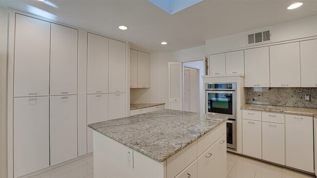 Building Photo - 5818 Orchid Ln