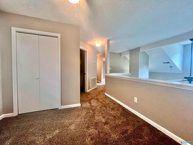 Building Photo - 102 Yellowwood Ct