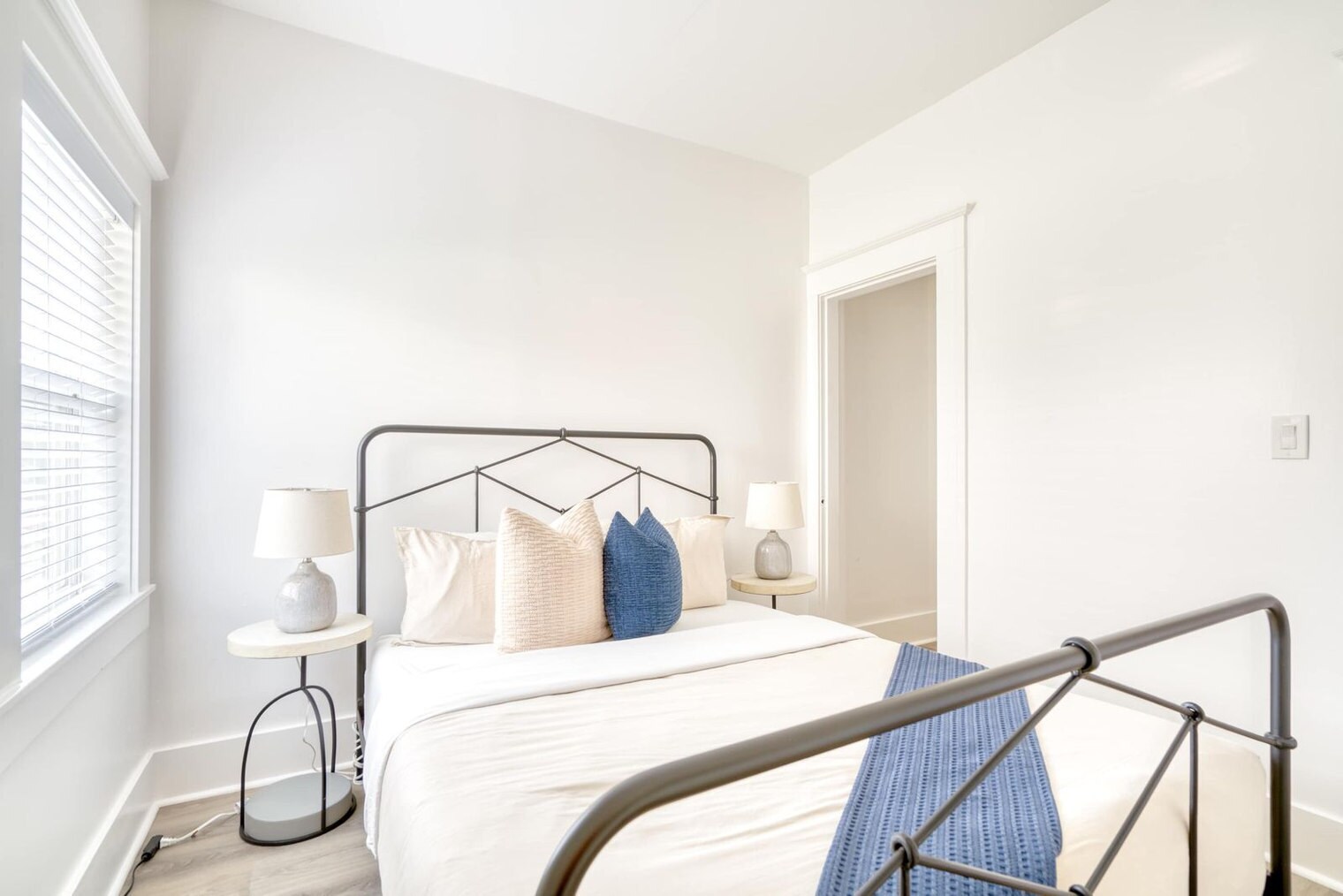 Building Photo - 317 NE Beech St