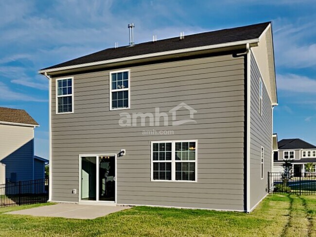 Building Photo - 2011 Bennett Dr