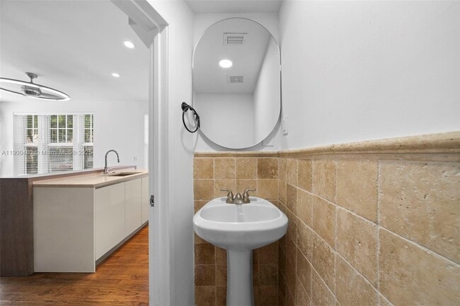 Building Photo - 739 2nd St