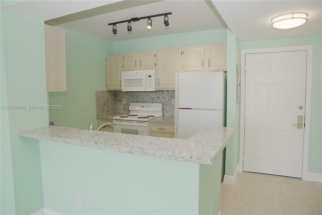 Building Photo - 2665 SW 37th Ave