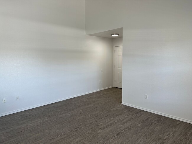 Building Photo - Remodeled 2-Bedroom/2-Bath Apartment