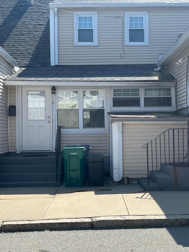 Building Photo - 1-3 Mechanic / 156-158 Main