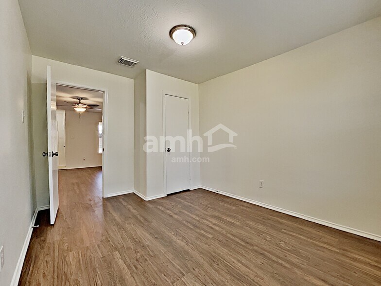 Building Photo - 6830 Shallow River Ct