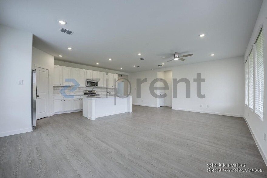 Building Photo - 1313 Rockwell Dr