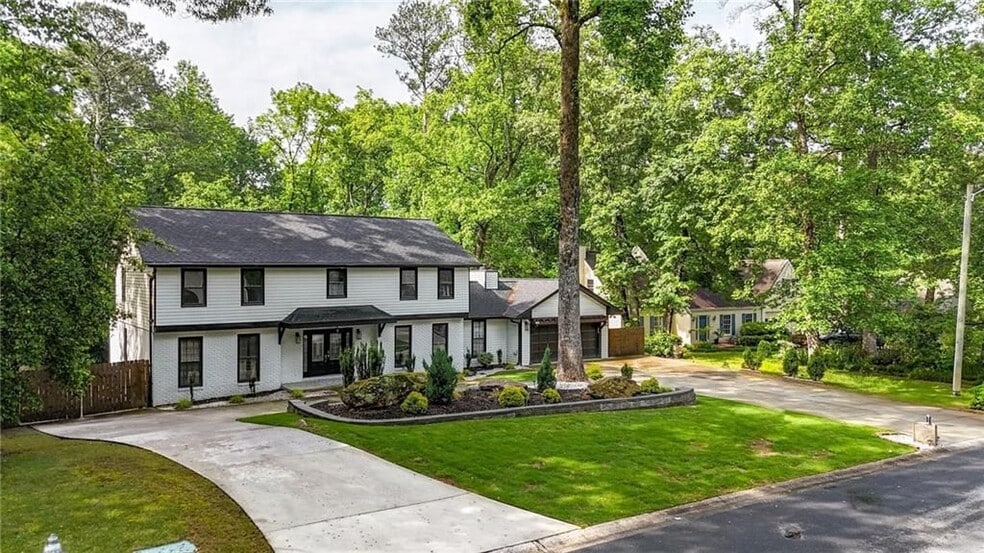 Building Photo - 3270 Brookview Dr