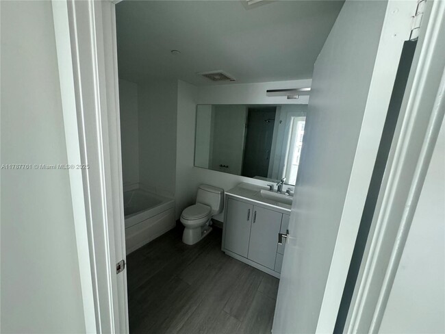 Building Photo - 500 Brickell Ave