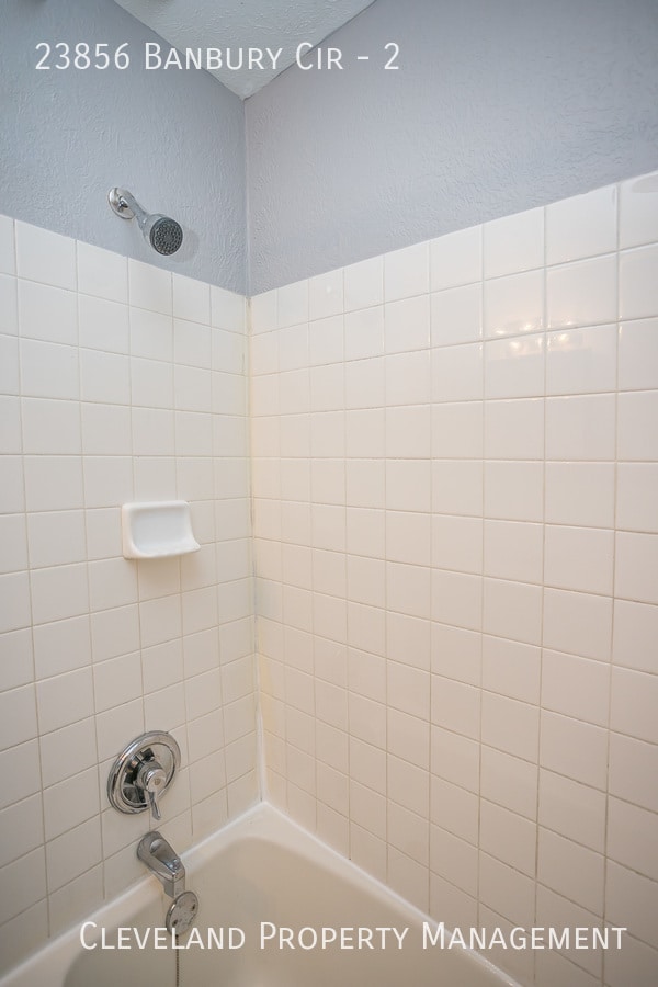 Building Photo - Updated 3 Bedroom Banbury Condo