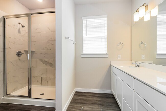 Building Photo - 305 N Centro Cir