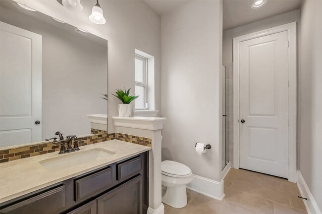 Building Photo - 2610 Orleans Way