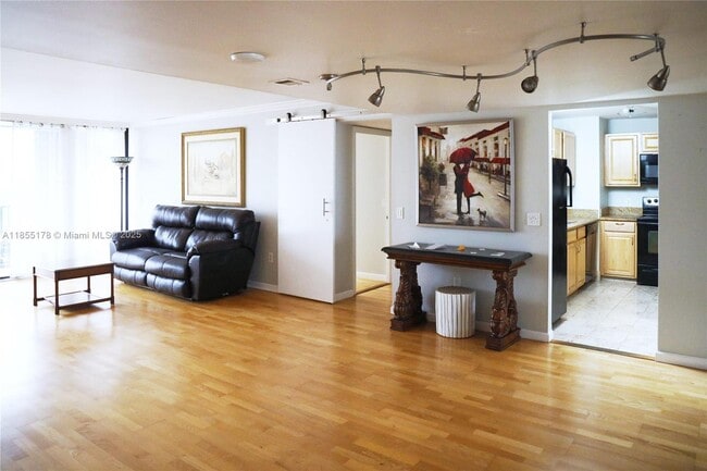 Building Photo - 5600 N Flagler Dr