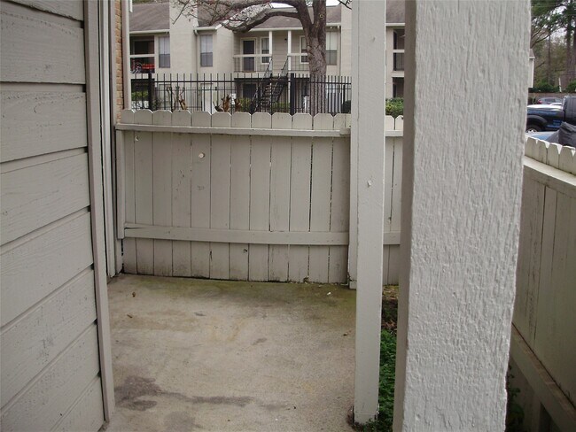 Building Photo - 17331 Red Oak Dr