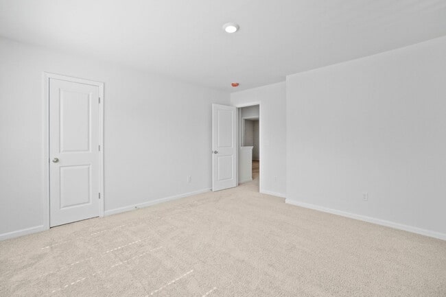 Building Photo - Brand New 5 Bedroom 3 full baths