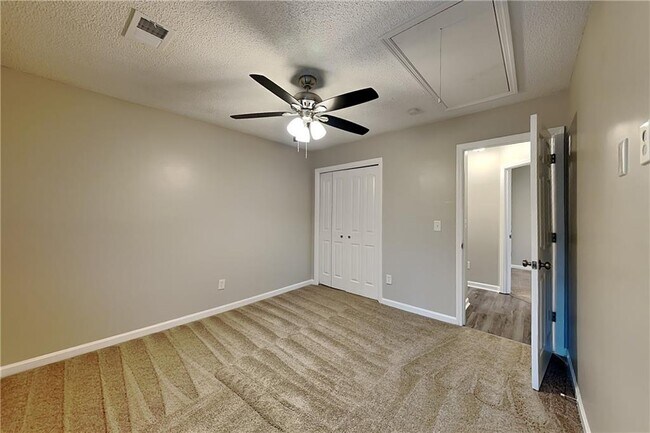 Building Photo - 4203 E Emerald Dr NW